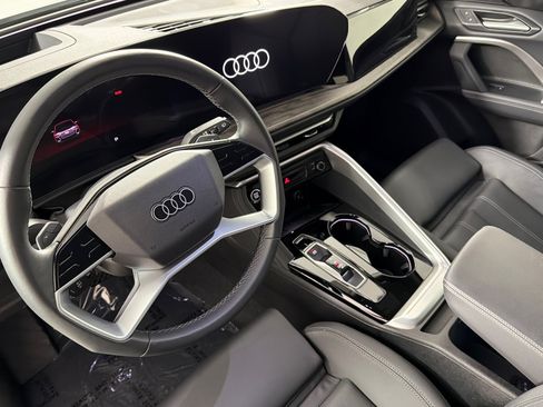 Used 2025 Audi Q5 Premium Plus w/ Premium Plus AWD/4WD image 9