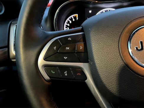 Used 2022 Jeep Grand Cherokee Laredo X image 10