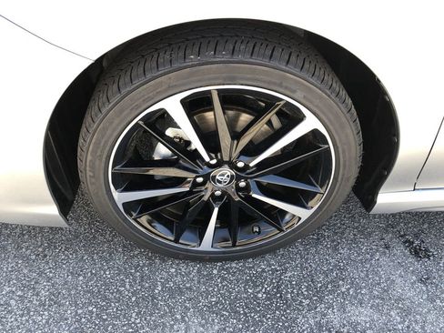 Used 2019 Toyota Camry XSE image 3