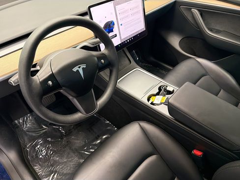 Used 2023 Tesla Model Y Long Range AWD/4WD image 7