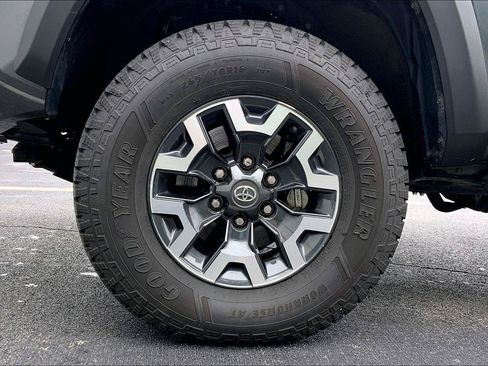 Used 2023 Toyota Tacoma TRD Off-Road AWD/4WD image 9
