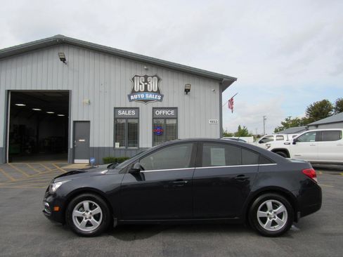 Used 2015 Chevrolet Cruze LT FWD image 3