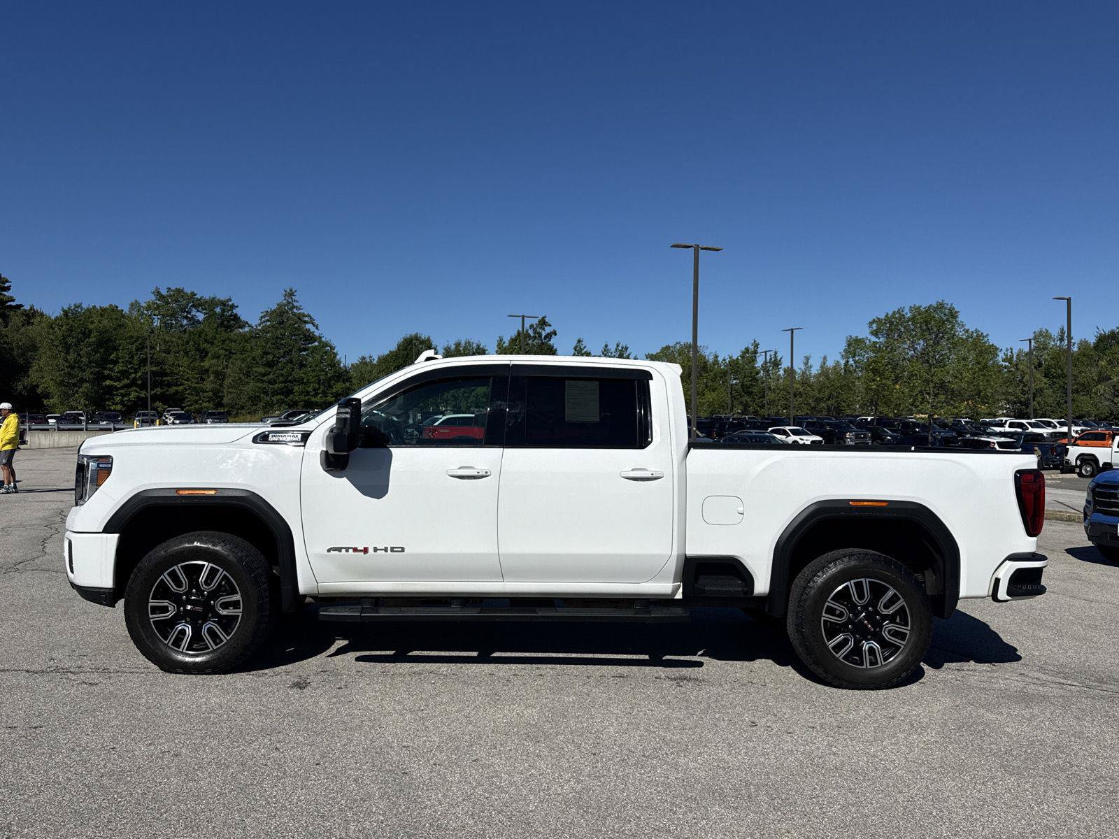 Used 2022 GMC Sierra 2500 AT4 w/ AT4 Preferred Package AWD/4WD image 5