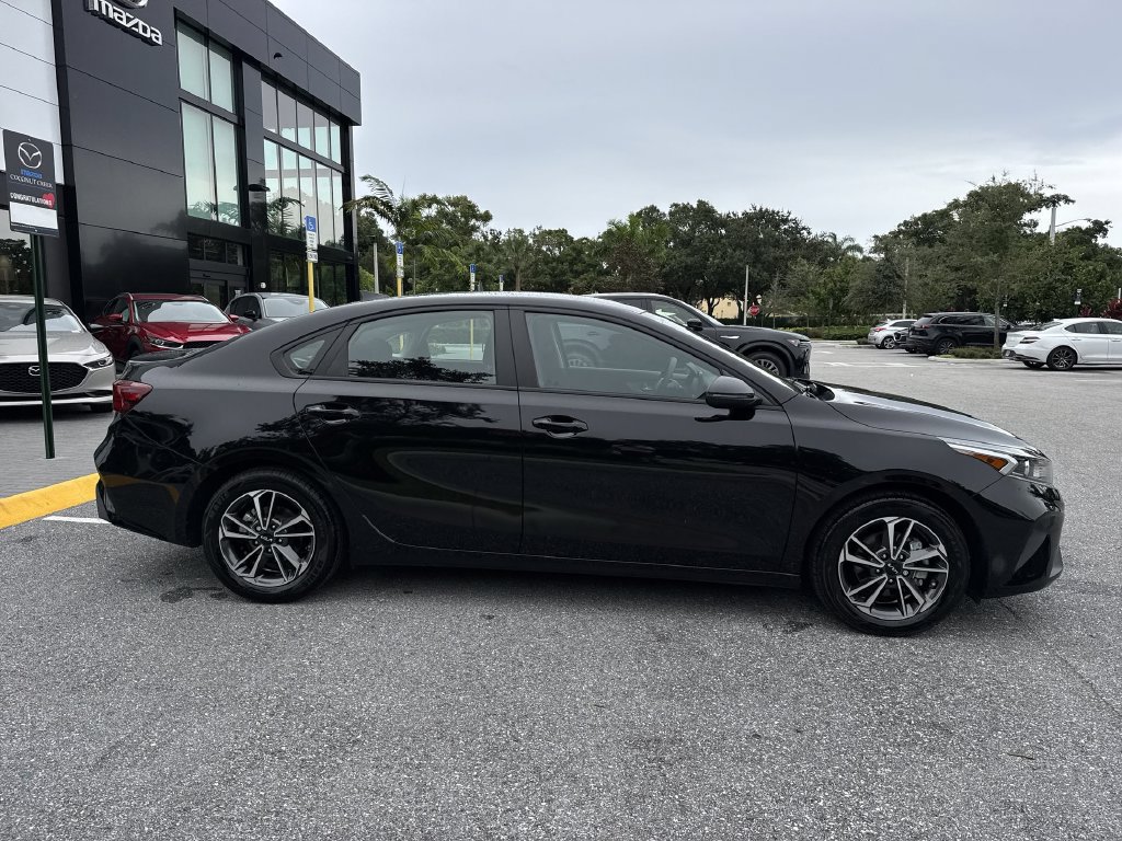 Used 2023 Kia Forte LXS w/ LXS Technology Package FWD image 5
