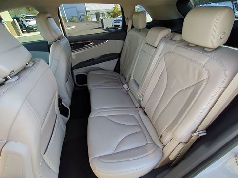 Used 2020 Lincoln Nautilus Reserve image 13