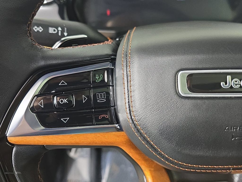Used 2023 Jeep Grand Cherokee Summit AWD/4WD image 13