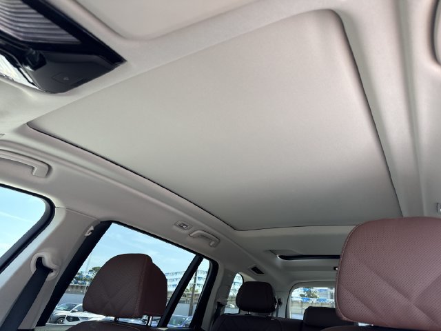 Used 2025 BMW X7 xDrive40i w/ Premium Package AWD/4WD image 28