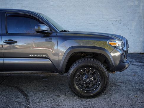 Used 2019 Toyota Tacoma TRD Off-Road w/ Technology Package image 14