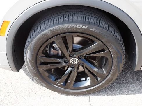 Used 2024 Volkswagen Tiguan SE R-Line AWD/4WD image 12