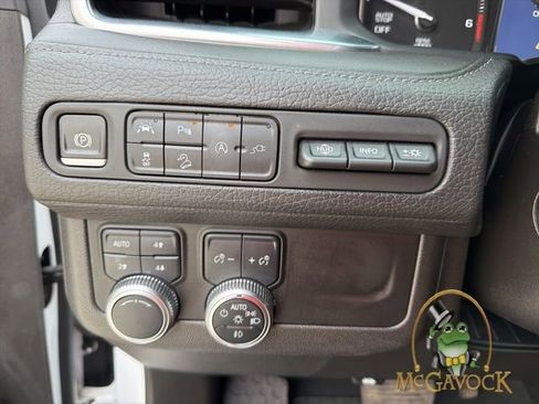 Used 2021 GMC Yukon XL Denali AWD/4WD image 15