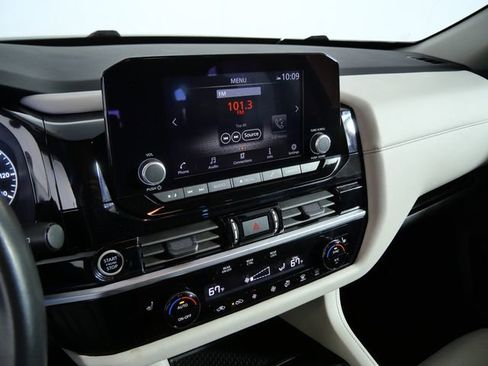 Used 2024 Nissan Pathfinder SV AWD/4WD image 21