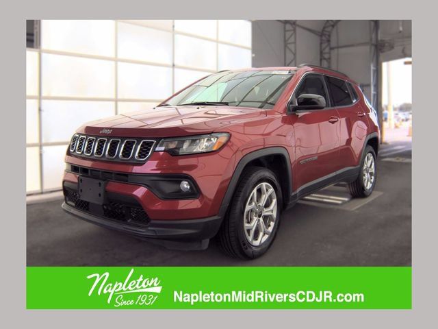 Used 2025 Jeep Compass Latitude w/ Sun & Sound Group AWD/4WD image 1
