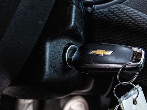 Used 2017 Chevrolet Cruze LT image 30