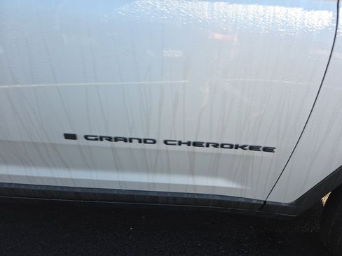 New 2025 Jeep Grand Cherokee Altitude image 26