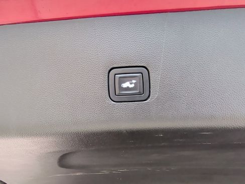 Used 2022 Chevrolet Traverse RS image 46