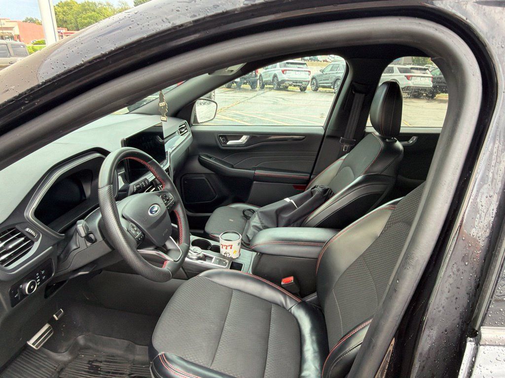 Used 2023 Ford Escape ST-Line Elite AWD/4WD image 8