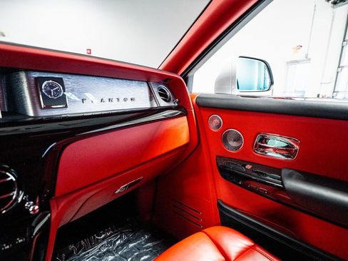 Used 2023 Rolls-Royce Phantom Sedan image 67