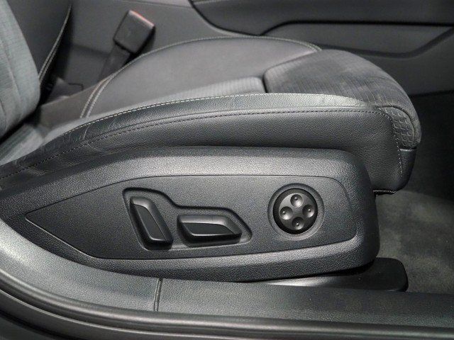 Used 2023 Audi A4 2.0T Prestige quattro S-Line w/ Prestige Package AWD/4WD image 58