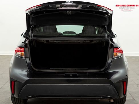 Used 2022 Toyota Corolla LE image 14