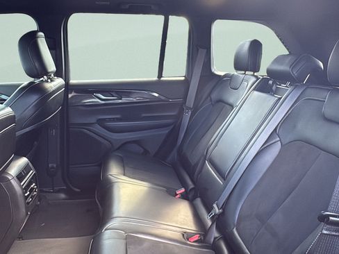 Used 2023 Jeep Grand Cherokee Altitude AWD/4WD image 17