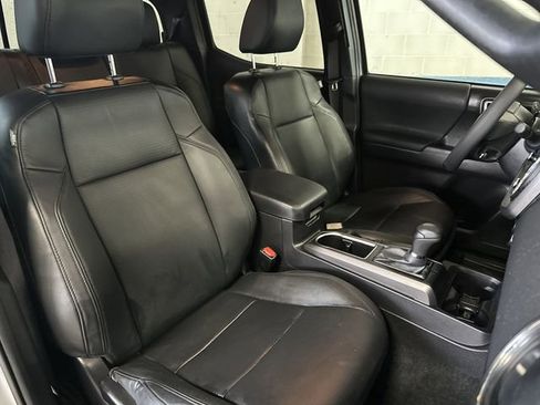 Used 2023 Toyota Tacoma TRD Sport image 32