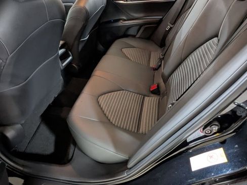 Used 2018 Toyota Camry SE w/ Convenience Package FWD image 18