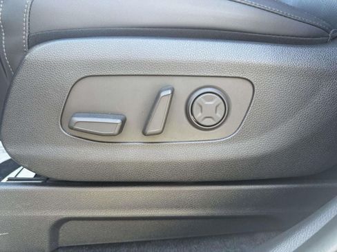 Used 2026 Kia Carnival FWD image 18