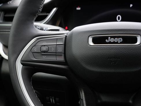 New 2025 Jeep Grand Cherokee Limited image 8