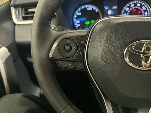 Used 2021 Toyota RAV4 XLE Premium image 23