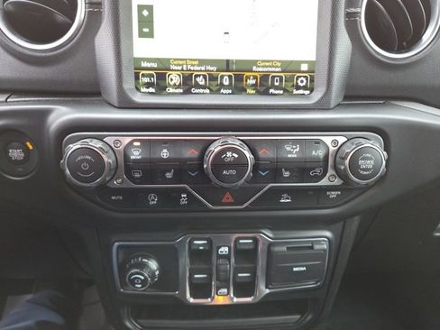 Used 2022 Jeep Gladiator Overland w/ Cold Weather Group image 63