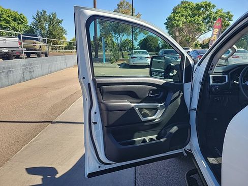 Used 2024 Nissan Titan SV w/ SV Convenience Package RWD image 11