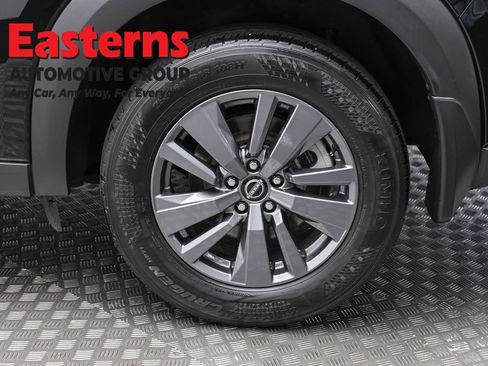Used 2024 Nissan Pathfinder SV w/ Lighting Package (N92) AWD/4WD image 8
