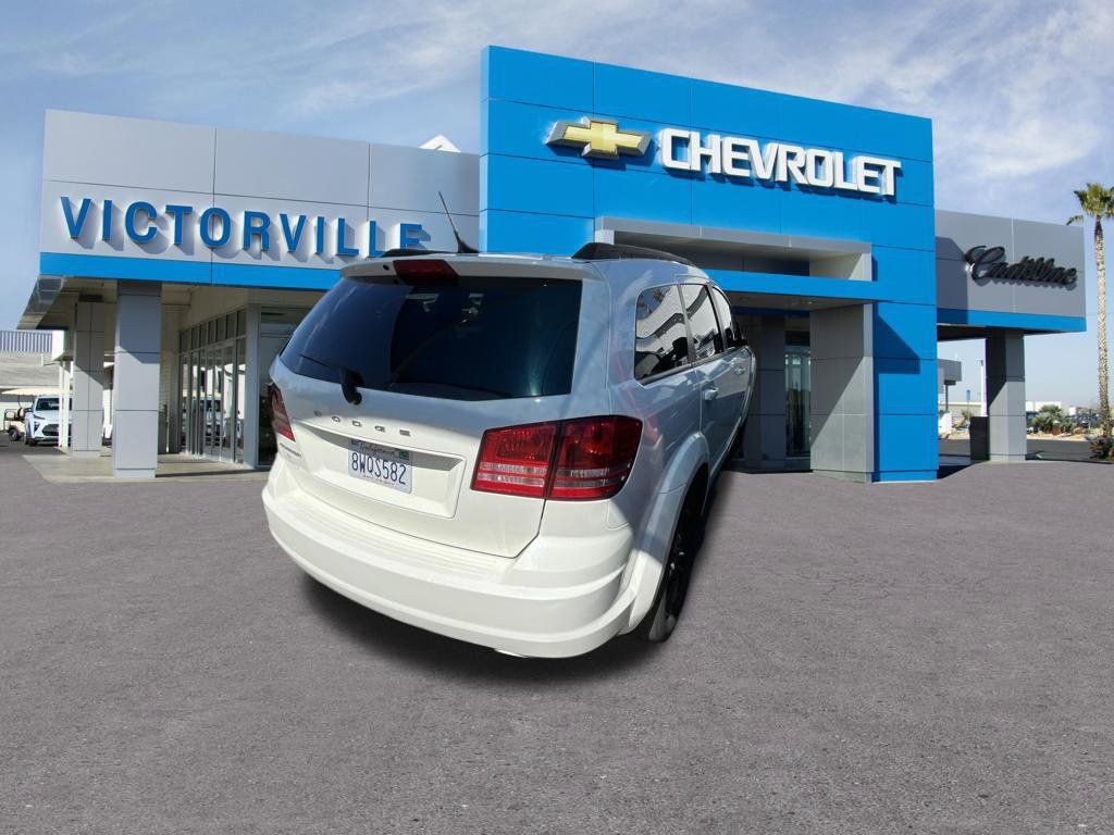 Used 2018 Dodge Journey SE w/ Blacktop Package FWD image 4