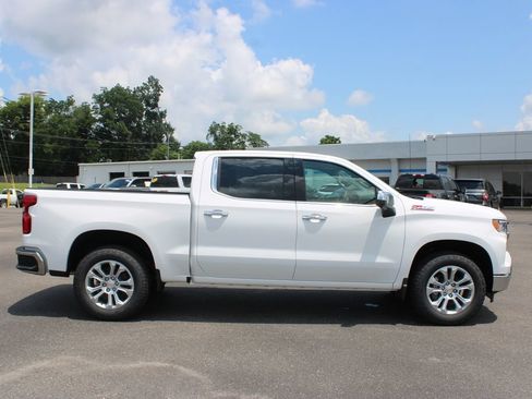 New 2026 Chevrolet Silverado 1500 LTZ w/ LTZ Premium Package AWD/4WD image 11
