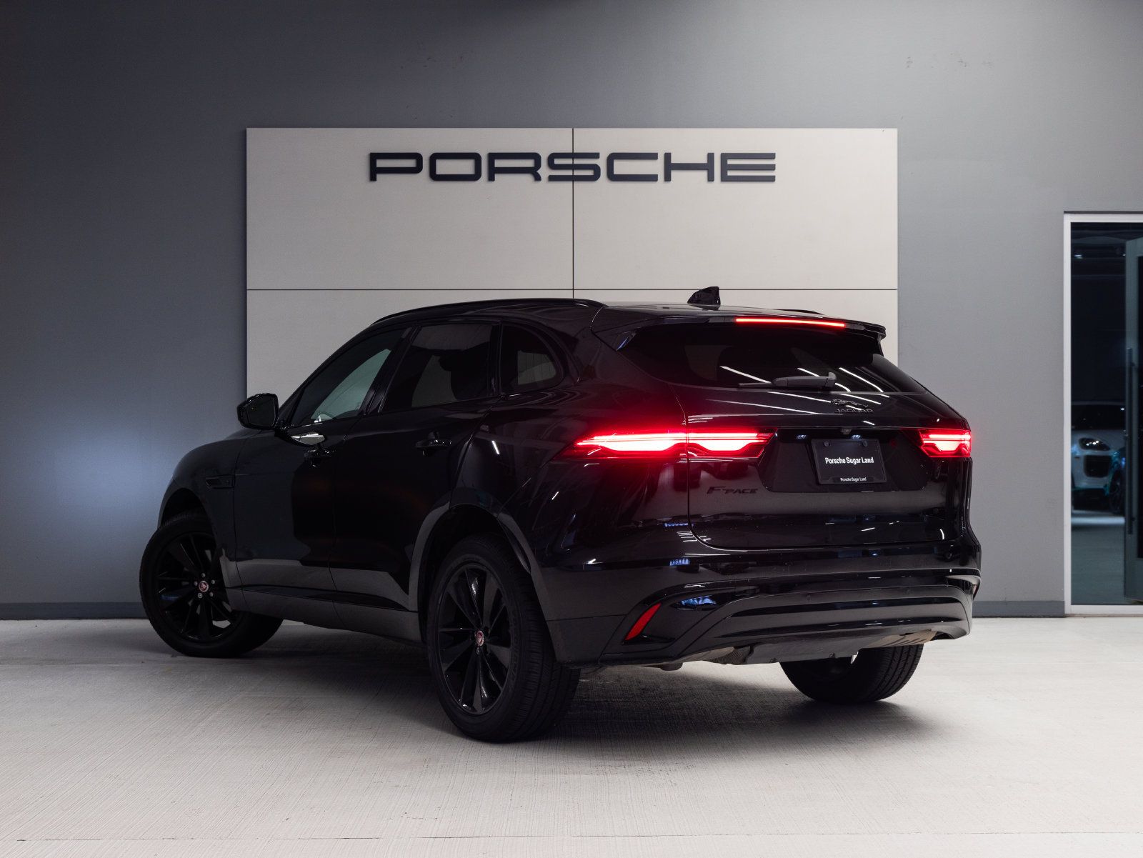 Used 2023 Jaguar F-PACE S AWD/4WD image 3