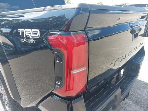 Used 2024 Toyota Tacoma TRD Sport AWD/4WD image 35