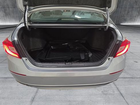 Used 2018 Honda Accord Touring image 13