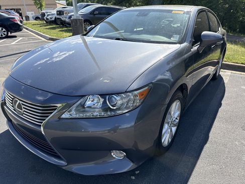 Used 2013 Lexus ES 300h w/ Luxury Pkg image 6