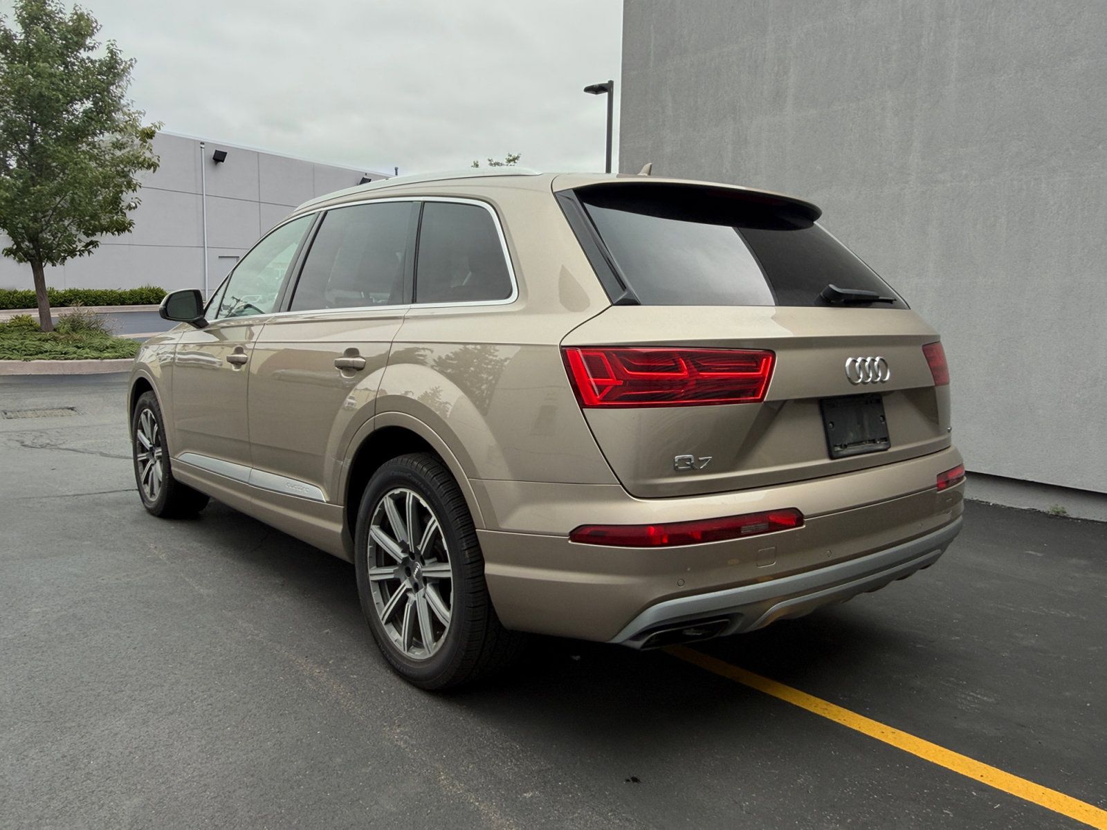 Used 2019 Audi Q7 3.0T Premium Plus w/ Premium Plus Package AWD/4WD image 3