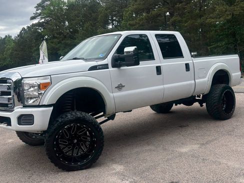 Used 2015 Ford F250 XL w/ Power Equipment Group AWD/4WD image 3