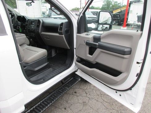 Used 2022 Ford F550 4x4 Regular Cab Super Duty image 13