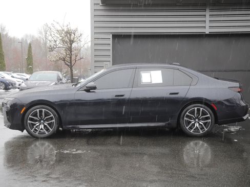 Used 2024 BMW 760i xDrive image 3