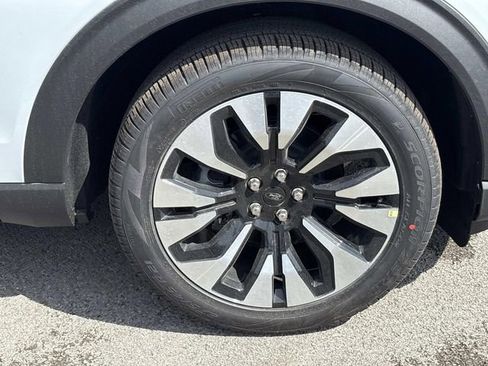 New 2026 Ford Explorer Platinum image 9