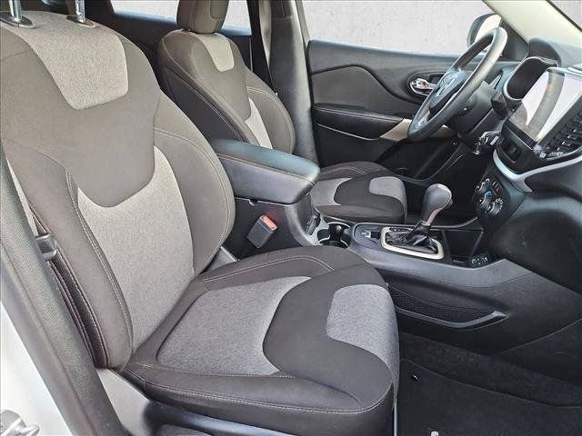 Used 2018 Jeep Cherokee Latitude FWD image 21