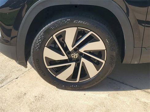 Used 2024 Volkswagen Atlas SE image 11