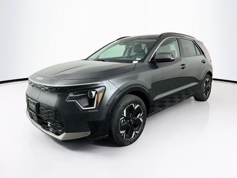 Used 2024 Kia Niro Wind w/ Wind Preserve Package FWD image 3