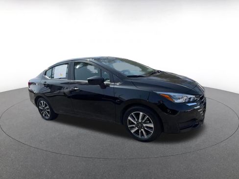 Used 2025 Nissan Versa SV image 2