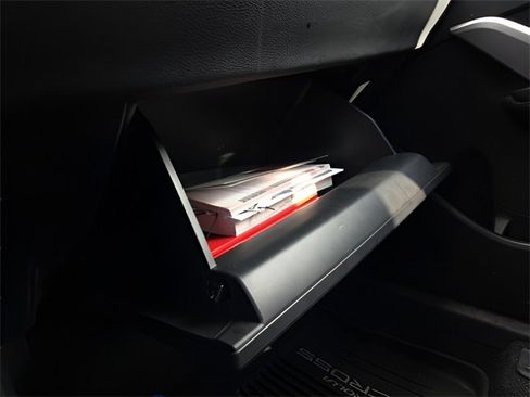 Used 2022 Toyota Corolla Cross LE image 30