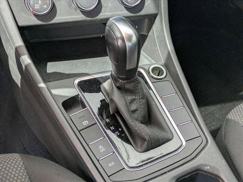 Used 2019 Volkswagen Jetta FWD image 12