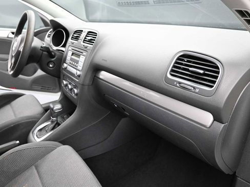 Used 2010 Volkswagen Golf 4-Door FWD image 15
